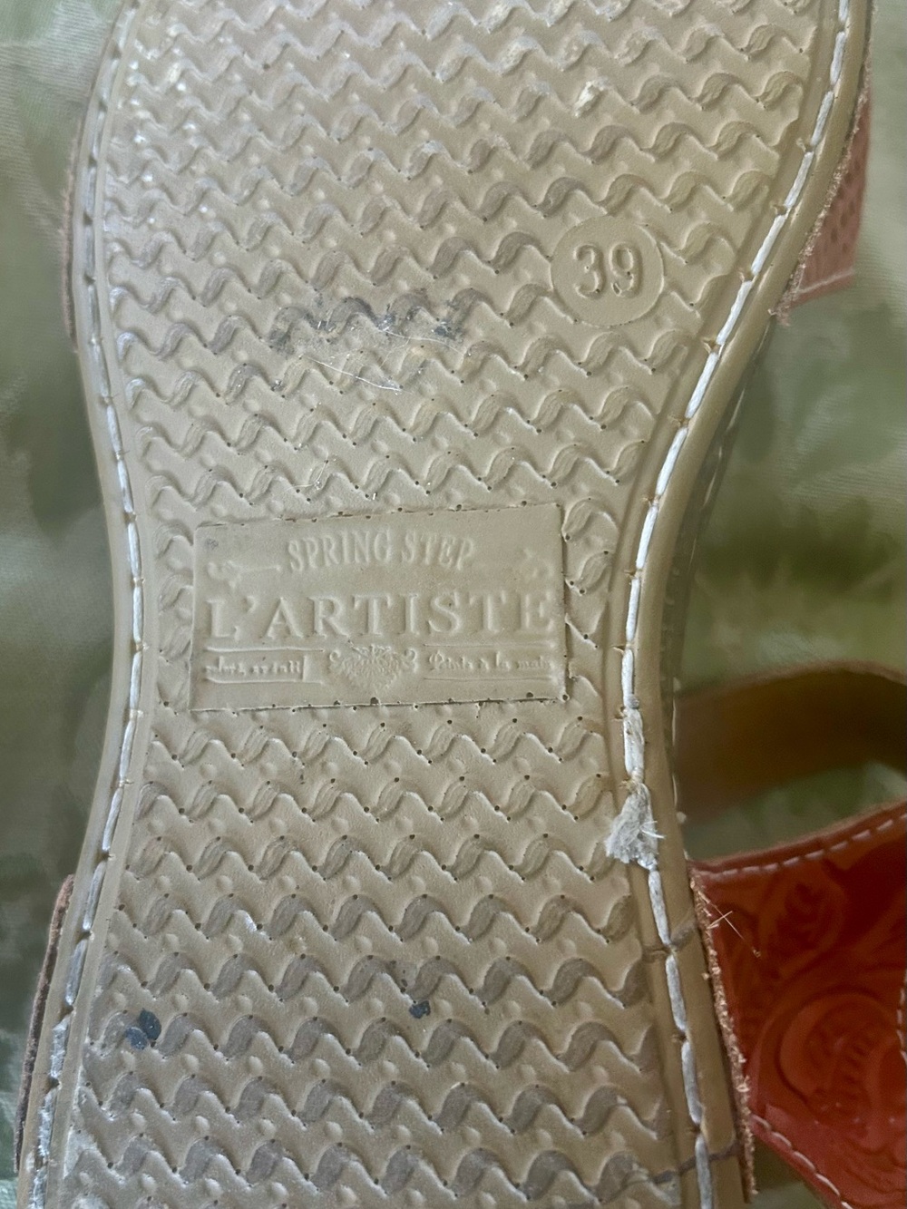 L’Artiste Red Sandals - Picture 5 of 5
